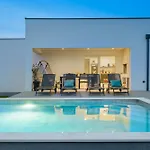 Casa Lapis By Istrialux וודניאן